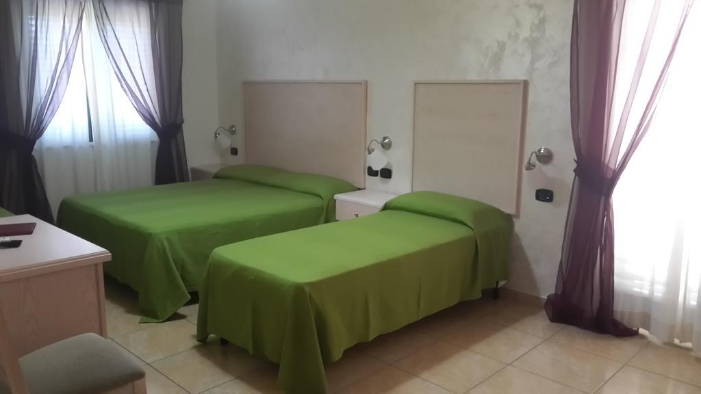 Hotel Miramare مارينا دي سكيافوني الغرفة الصورة